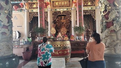 เช่ารถตู้ไหว้พระทำบุญ