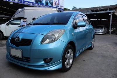 YARIS 2006