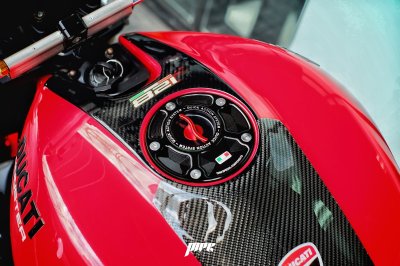 _twm_gas_cap_black_red_ducati_monster821ฝาถังน้ำมันแต่งรถ