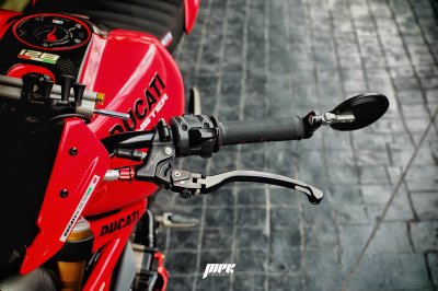 ducati_monster_821_กระจกปลายแฮนด์_crg_กลมดำของแต่งรถดูคาติ_domino_มือคลัชสาย_twm