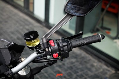 ducati_monster_821_ปั๊มเบรมโบ้เบรคคลัช_brembo_19_16_italy_rcs_corsacorta_rizoma_pure_ขากระปุกน้ำมันเบรคคลัชแต่งรถดำ