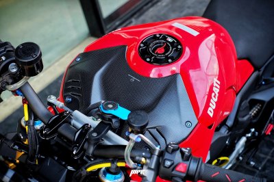 ducati_streetfighter_V4s_ครอบถังคาร์บอน_dp_ฝาถังน้ำมัน_twm_แดงดำ gas cap