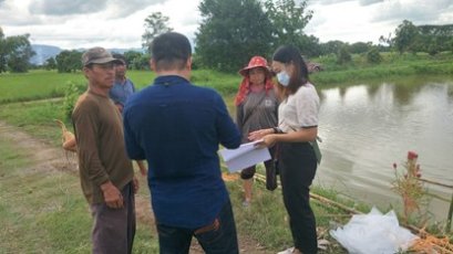 คณะเกษตรศาสตร์ฯ ลงพื้นที่มอบปลาให้กับเกษตรกรผู้เข้าร่วมโครงการ “ นวัตกรรมการเลี้ยงปลาขนาดเล็กที่เสริมโอเมก้า-3 "