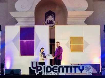 คณะเกษตรฯ ม.พะเยา คว้ารางวัล "รองชนะเลิศ อันดับ 2" ประเภทการพัฒนากระบวนการด้านทำนุบำรุงศิลปะและวัฒนธรรม ภายใต้โครงการ ยกระดับผลิตภัณฑ์และพัฒนาสินค้าท้องถิ่นเพื่อสร้างอัตลักษณ์ชุมชนในพื้นที่บ้านปางปูเลาะ บ้านผาแดง และบ้านป่าเมี่ยง อ.แม่ใจ จ.พะเยา