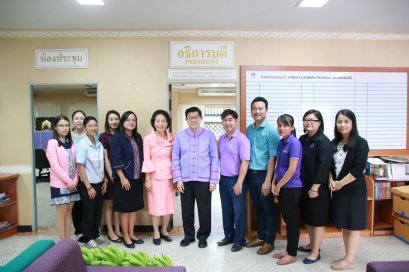คณะเกษตรศาสตร์และทรัพยากรธรรมชาติ มหาวิทยาลัยพะเยา นำโดยท่านคณบดีรองศาสตราจารย์รัตนา อัตตปัญโญ รองคณบดี และบุคลากรคณะเกษตรศาสตร์ฯ เข้าพบท่านอธิการบดีมหาวิทยาลัยพะเยา ศ.(พิเศษ) ดร.มณฑล สงวนเสริมศรี