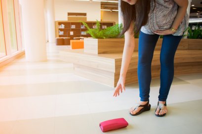 ก้มเก็บของอย่างไร จึงปลอดภัย