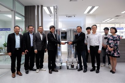 รับมอบหุ่นยนต์เคลื่อนที่แบบหลายแกน