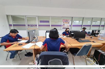 ทีม Data Staff เข้าปฏิบัติงานตรวจสอบและสแกนเอกสารนำเข้าข้อมูลการประชุมล่าช้าเนื่องจากสถานการณ์โควิด-19 