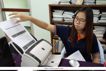 ทีม Data staff บริการสแกนเอกสารสำนักงาน และทะเบียนประวัติ กพ.7 นำเข้าระบบจัดเก็บเอกสาร