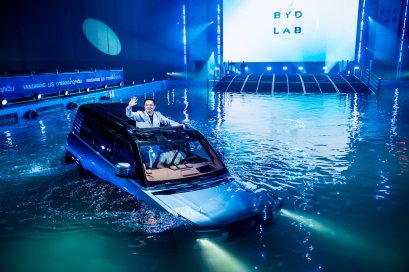 BYD ท้านั่ง YANGWANG U8 ลุยน้ำที่ BYD LAB!