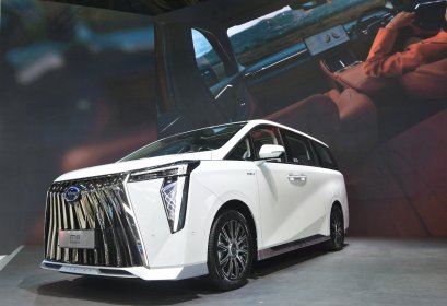 เจาะสเปค M8 PHEV ยนตรกรรมไฟฟ้า MPV วิ่งไกลกว่า 1,000 กิโลเมตร