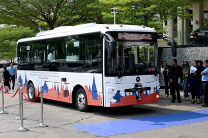 รถบัสไฟฟ้าไร้คนขับวิ่ง