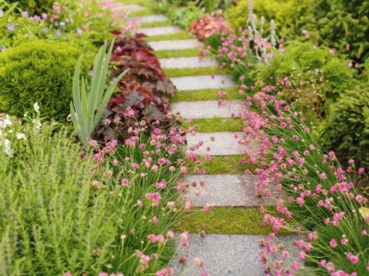 ความแตกต่างระหว่างแผ่นปูทางเท้ากับบล็อกสนามหญ้า