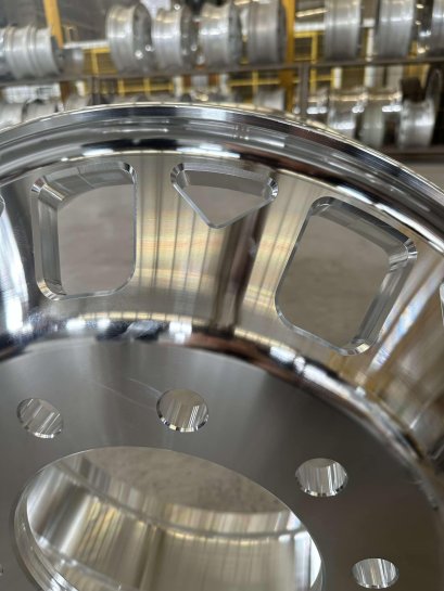 กะทะล้อรถบรรทุก อลูมิเนียม  ดีไซน์ใหม่