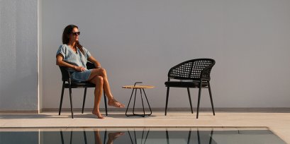 ภาพบรรยากาศเก้าอี้เอ้าดอร์ Jack Outdoor Armchair Collection โครงอะลูมิเนียม พนักพิงเชือกถัก สำหรับสวน ระเบียง และพื้นที่รับรองกลางแจ้ง | ms natural design outdoor furniture
