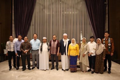 ร่วมแสดงความยินดีกับผู้ว่าฯมุสลิมหญิงคนแรก