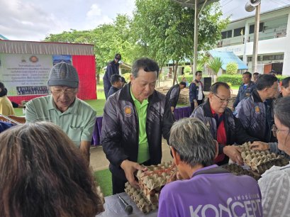 "บิ๊กหยิม" นำทีมส่งมอบของบริจาคในโครงการ เพิ่มแต้มบุญ ปันน้ำใจ แก่ประชาชนผู้ได้รับผลกระทบจากเหตุไม่สงบชายแดนไทย-กัมพูชา จังหวัดศรีสะเกษ