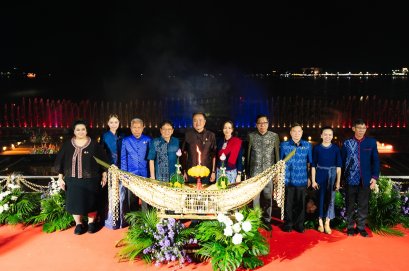 นายกฯ เปิดงานมหกรรมไหลเรือไฟโลกจังหวัดนครพนม ประจำปี 2568 ผู้ว่าฯ นครพนม เข้าร่วมโครงการยกระดับเทศกาลเรือไฟไทย สู่เรือไฟโลก