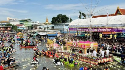 ศรัทธาล้น งานประเพณีรับบัว ชาวพุทธหลายหมื่นร่วม "โยนบัว"  ไหว้ขอพรหลวงพ่อโตบางพลี