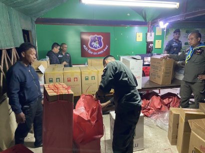 ตชด.214 นำทีม จับ 2 ผู้ต้องหาขนบุหรี่เถื่อน 15,000 ซอง มูลค่า 8 แสนกว่าบาท