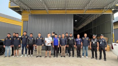 จนท.สนธิ กำลังบุกทลายโกดังสินค้าของคนจีน ยึดของกลางส่อผิดกฏหมายเพียบ 