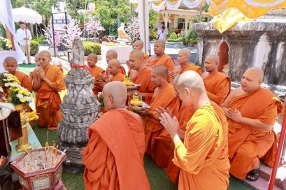 ร่วมงานบุญวันว่าง มหาสงกรานต์ บ้านเกิดหลวงปู่ทวดเหยียบน้ำทะเลจืด ประจำปี 2568"