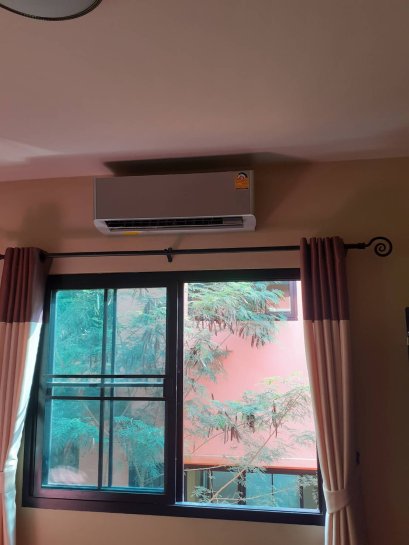 หมู่บ้านเดอะ พาลาซเซตโต้ บ้านคุณธนนท์ ติดตั้งแอร์ แบบติดผนัง + ขยับเฉพาะคอยล์ร้อน (GREE แอร์กรีตัวจบ..ครบจริง)