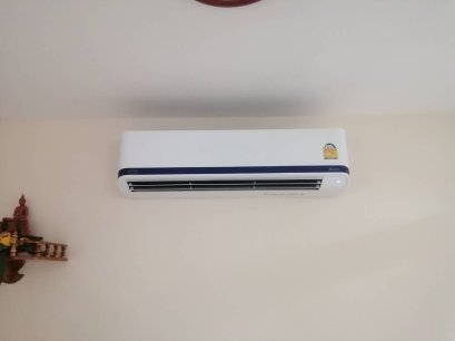 หมู่บ้านพัทยาปาร์คฮิลล์ (หนองใหญ่ 2) บ้านคุณอุบล ติดตั้งแอร์ แบบติดผนัง + พัดลมฮาตาริแขวนผนัง 6403009