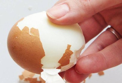 เทคนิค "ปอกเปลือกไข่ต้ม" ให้ออกง่าย