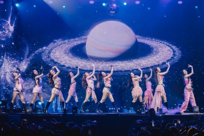 จักรวาลสะเทือนฮอลล์! "COSMOS Glitter From Star Concert" ระเบิดพลัง 11 สาว COSMOS สุดปัง! น้ำตา-เสียงกรี๊ด-โปรดักชันจัดเต็ม สนั่น Phenix Grand Ballroom