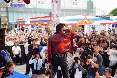 คุนหมิงแตก! 'บี้ ธรรศภาคย์' โชว์สกิลศิลปินตัวท็อป ร้องเต้นสุดปัง บุกเทศกาลไทยครั้งที่ 16 แฟนคลับจีนแห่ต้อนรับสนั่นห้าง