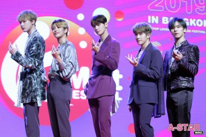 เค-ป็อป เลิฟเวอร์ส สุดฟิน! ใกล้ชิด 4 ศิลปินสุดฮอต JBJ95, CIX, ASTRO และ NU'EST ในงานเดินพรมแดงเทศกาล KMET Festival