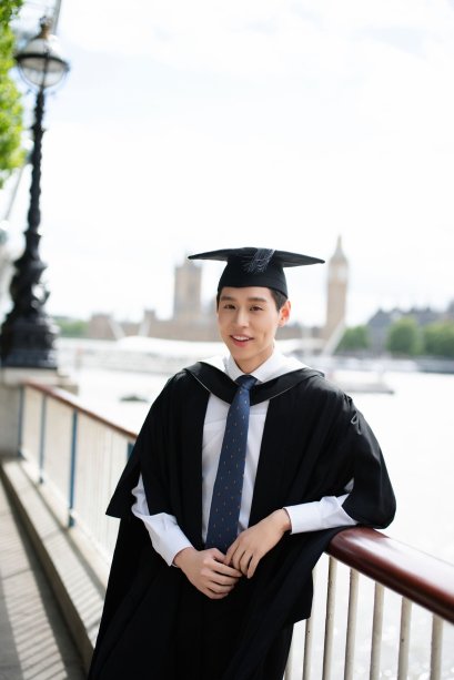 'บิวกิ้น พุฒิพงศ์' คว้าปริญญาโท University College London (UCL) ณ กรุงลอนดอน ประเทศอังกฤษ เป็นอีกก้าวแห่งความภูมิใจของศิลปินคุณภาพ