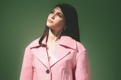  SIENNA SPIRO ศิลปินสาววัย 20 ปีจากลอนดอน ส่งเพลงใหม่ "Die On This Hill" ถ่ายทอดอารมณ์ผิดหวังในความรักผ่านเพลงบัลลาดอันทรงพลังได้อยู่หมัด