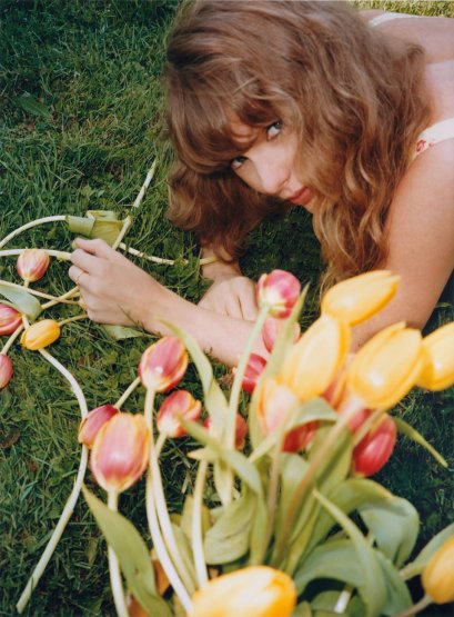 Taylor Swift ส่งเพลงใหม่ "I Knew It, I Knew You" ประกอบภาพยนตร์ Toy Story 5 พาแฟนเพลงย้อนสู่รากเหง้าดนตรีคันทรีนุ่มนวล ราวกับช่วงอัลบั้มเดบิวต์อีกครั้ง