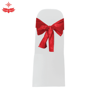 เก้าอี้บุนวมผ้าขาวสวมตึง + โบว์สีแดง