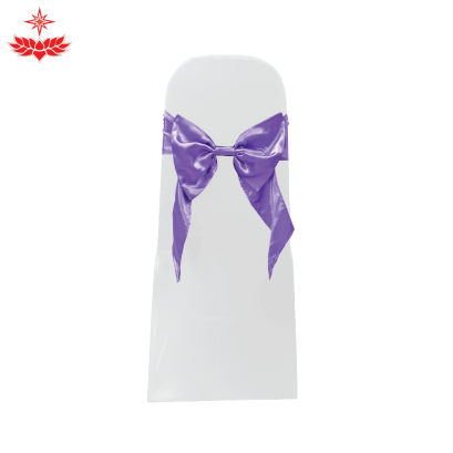 เก้าอี้บุนวมผ้าขาวสวมตึง + โบว์สีม่วง