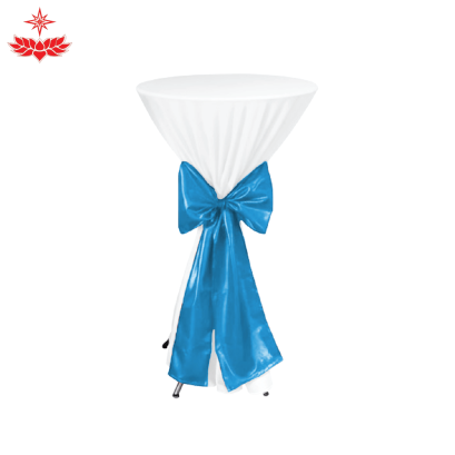 โต๊ะกระจกขาไอเฟล สูง 110 เซนติเมตร คลุมผ้าขาว ผูกโบว์สีฟ้า