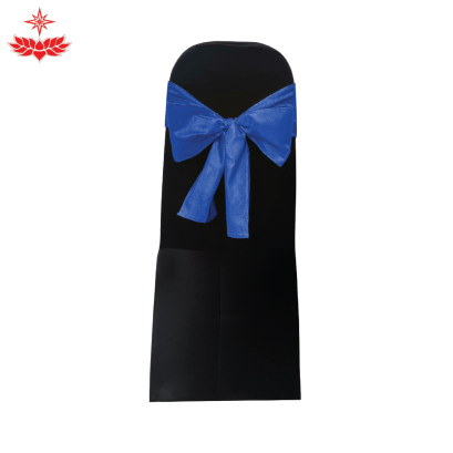 เก้าอี้บุนวมผ้าดำสวมตึง + โบว์สีน้ำเงิน