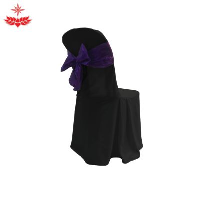 เก้าอี้พลาสติกสวมผ้าดำ + โบว์สีม่วง