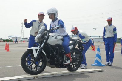 ครูฝึกขับขี่ปลอดภัยของไทยคว้าแชมป์ได้