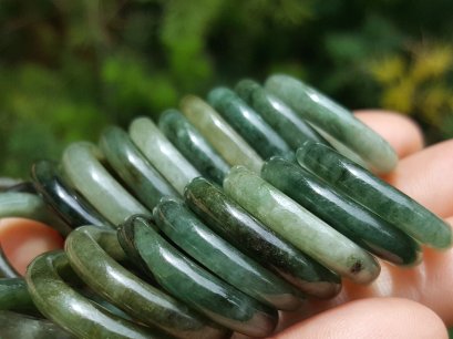 แหวนหยกปลอกมีดหน้าแคบ