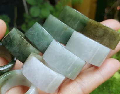 แหวนหยกปลอกมีดหน้ากว้าง