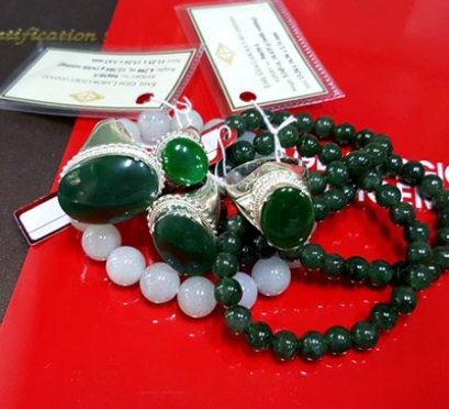 หยกหายาก หยกจักรพรรดิ์ (เครื่องประดับ)พร้อมใบเซอร์ A-Jade