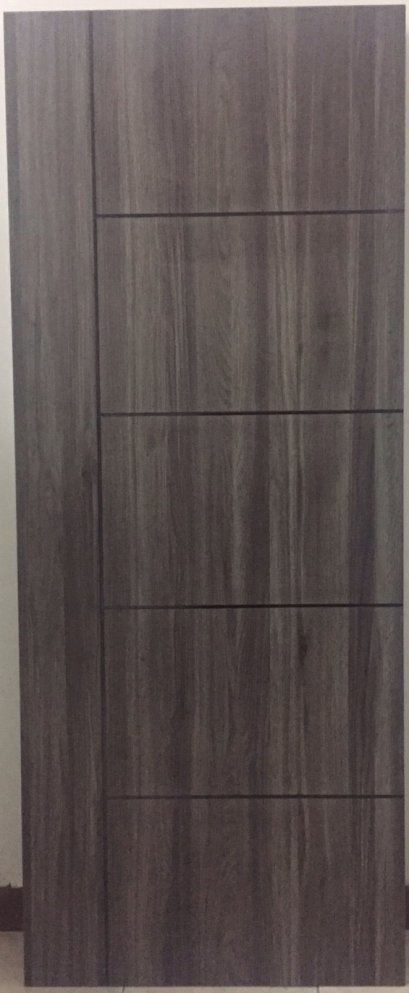 ประตูไม้เคลือบสี 80x200 G4 เดิร์น6 ช่อง สีเทาดำ