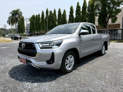 2022 TOYOTA HILUX REVO 2.4 Smart Cab Z Edition Mid เกียร์ธรรมดา