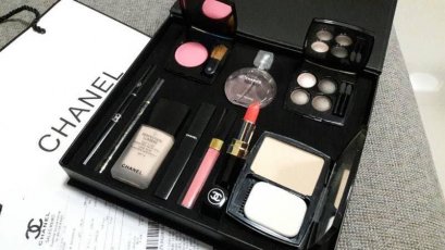 ชุดแต่งหน้า Chanel สุดหรูขายดีตลอดกาล