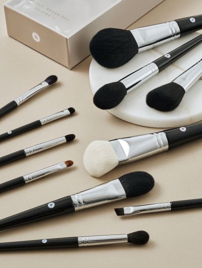 Artist brush vol.1 brush set ชุดแปรงแต่งหน้า ด้ามไม้ ขนสังเคราะห์ ขนสัตว์ เกรดพรีเมี่ยม 11 ด้าม ไม่มีกระเป๋า