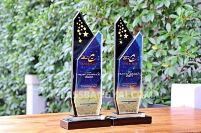 โล่รางวัลคริสตัล