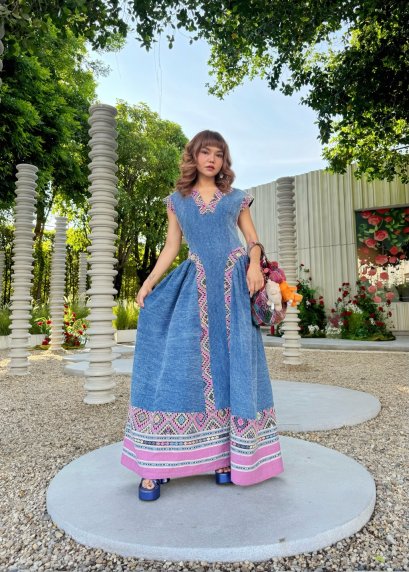 Maxi Dress จากผ้าฝ้ายด็อบบี้ ทอเป็นลวดลาย ฟอกนิ่ม  เนื้อผ้านิ่มใส่สบาย ของดี จ.เชียงใหม่ x ผ้าไทลื้อ น่าน